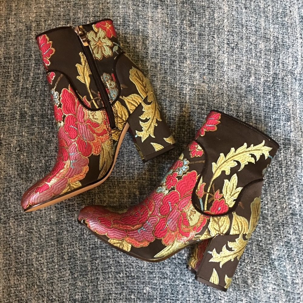 NWOT Marc Fisher boots